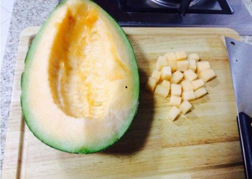 孔宝吃哈密瓜视频播放,甜蜜瞬间，网络热议