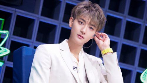 黄子韬吃瓜蔡徐坤的视频,揭秘娱乐圈幕后趣事